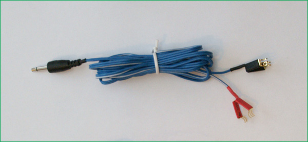 Niebieski przewód połączeniowy do igieł
